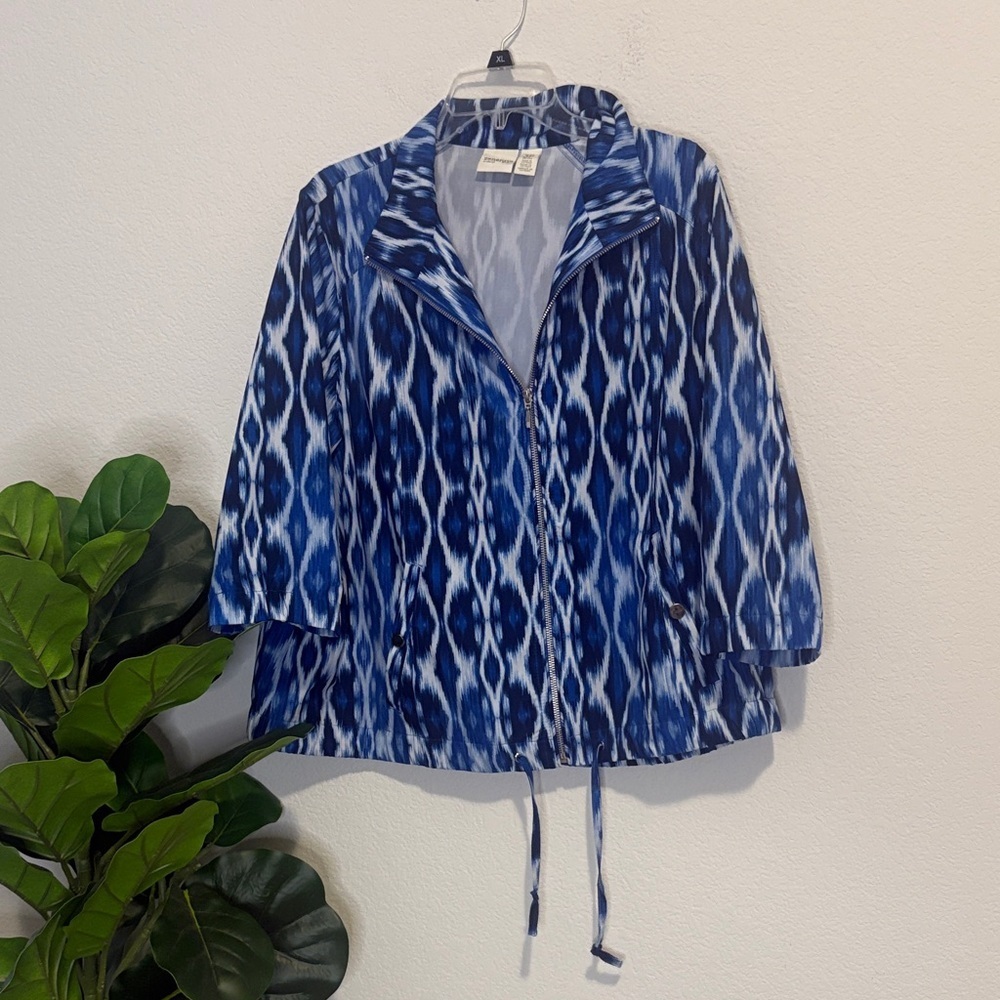 Elegant Blue and White Women's lightweight 3/4 sleeve Jacket